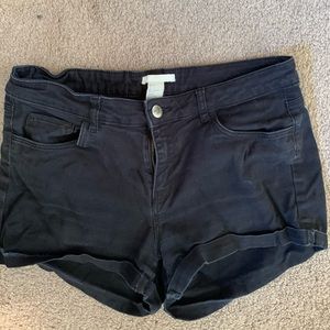 Black h&m shorts